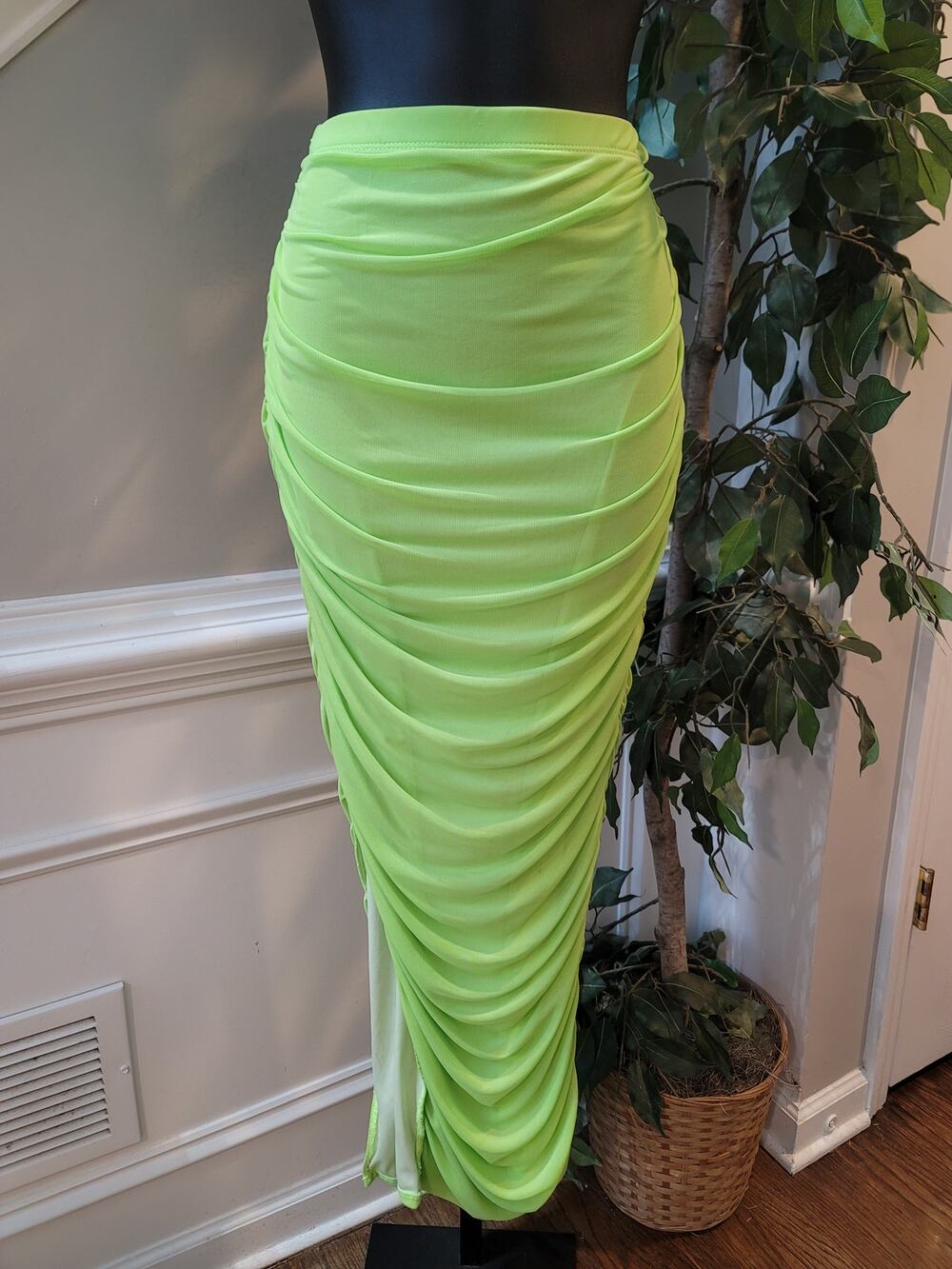 Fashion Nova Ruched Maxi Skirt Women's Medium Lime Green High Slit Fully Lined